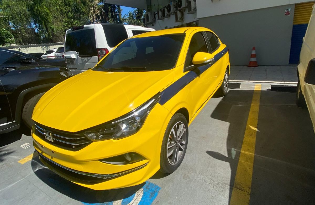 Deixe Seu Táxi se Destacar com o Envelopamento Automotivo!