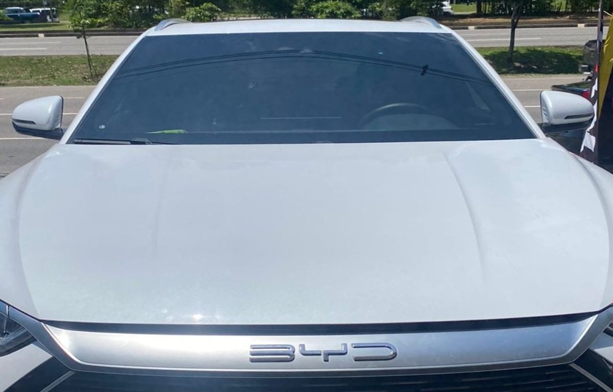 BYD Branco com Insulfilm Nano Cerâmica: Proteção e Elegância